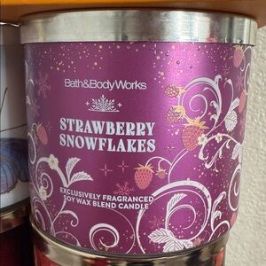 Bath & body Strawberry snowflakes candle